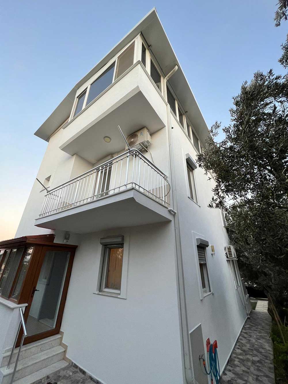 Villa Isı Yalıtım Firması, Villa Su Yalıtım, Villa Mantolama, Villa Çatı Aktarma, Villa Epoksi Zemin, Villa Drenaj, Villa Dış Cephe Kaplama, Villa Taş Duvar, Villa Tadilat 